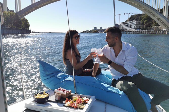 Porto: Cruzeiro privado rio douro até 8 pessoas com wine tasting - How the Two Hours Flows, Plus Weather and Comfort Reality