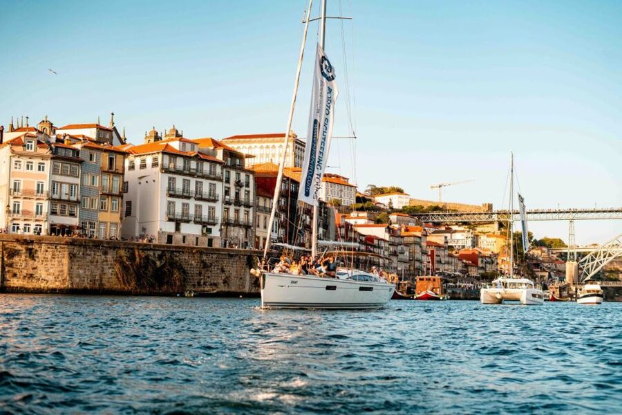 Porto: Daytime or Sunset Douro River Cruise With Port Wine - Along Porto and Gaia: the riverfront details you only see from deck level