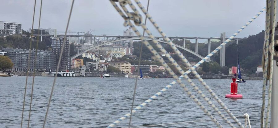 Porto: Discover the Douro River by Sailing Boat - From Rua do Ouro to the water: the welcome that sets the tone