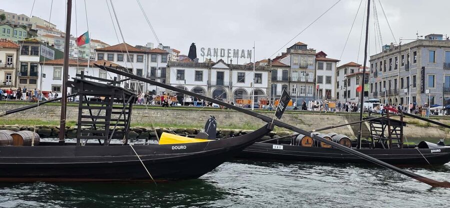 Porto: Discover the Douro River by Sailing Boat - Douro River photo time: watching the riverbanks as they change
