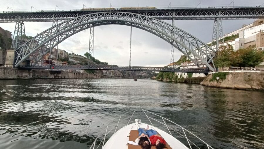 Porto:Douro River 6 Bridges tour amazing yatch, Port wine - Port wine, blankets, and crew hospitality that keep the mood relaxed