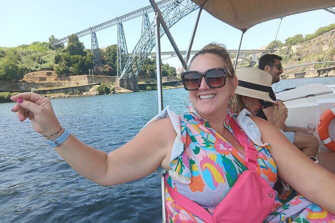 Porto:Douro River boat tour under the 6 bridges - Guides, narration, and those bridge stories