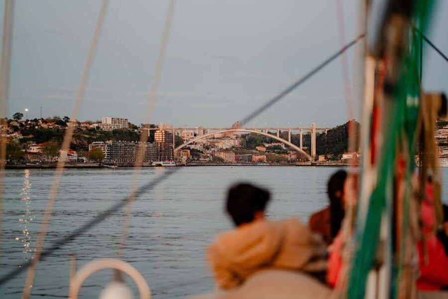 Porto: Douro River Boat Tour with Wine Tasting - The 51-foot boat setup: comfort, space, and small-group calm
