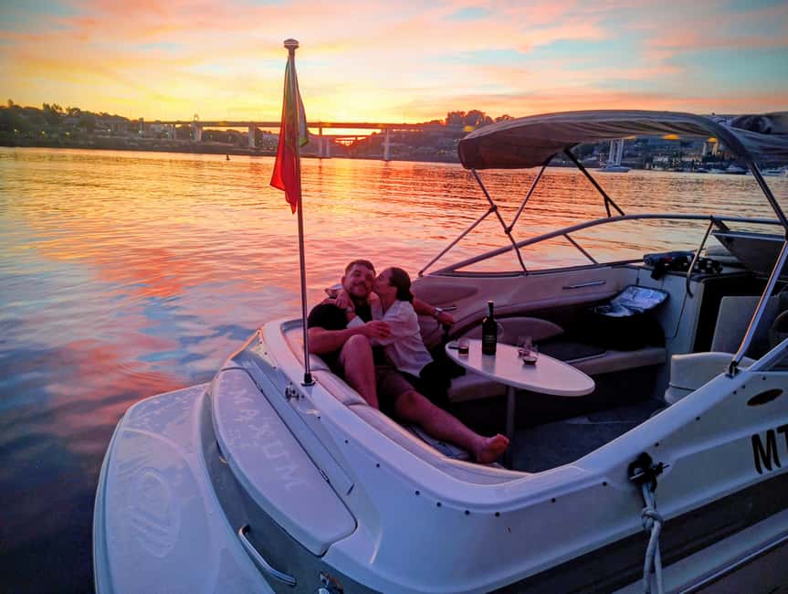 Porto: Douro River Cruise & Boat Tour with Port Wine Tasting - Quick hits before you board