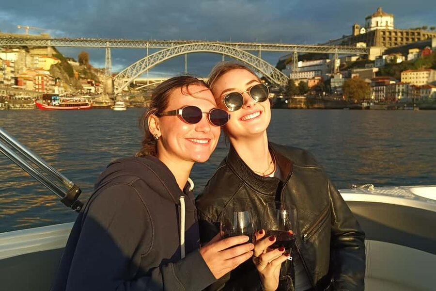 Porto: Douro River Cruise & Boat Tour with Port Wine Tasting - Upstream sail and the optional secret shore swim