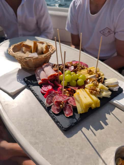 Porto: Douro River Cruise & Boat Tour with Port Wine Tasting - The heart of Porto from the water, six bridges and Ribeira facades