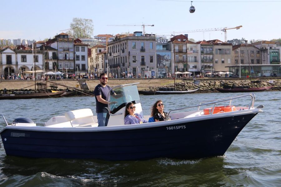 Porto: Douro River Cruise w/ Portuguese Wines & Local Host - Setting Off From Marina do Freixo, With Green Wine in Hand