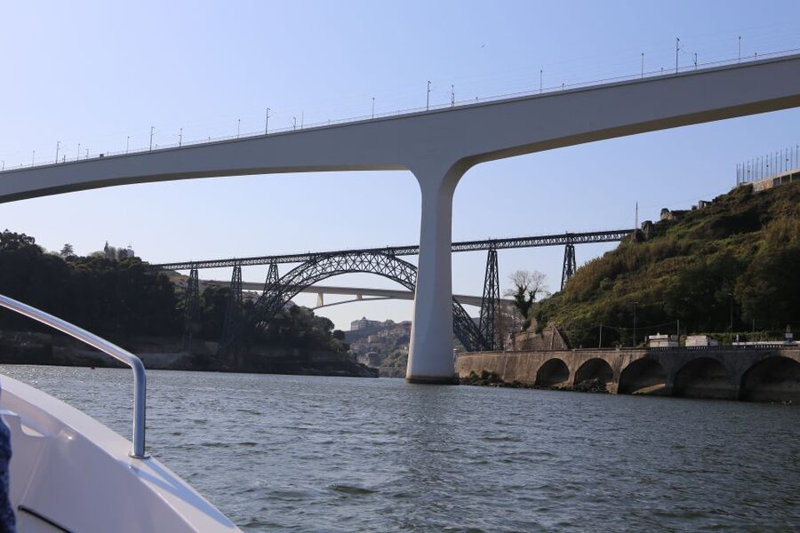 Porto: Douro River Cruise w/ Portuguese Wines & Local Host - Wine and Almonds on Board: What You Actually Get to Taste