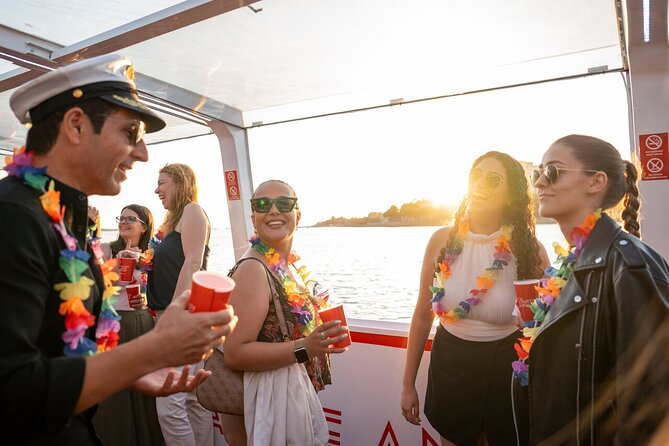 Porto: Douro River Party Boat with Sunset Option and 6 Bridges - DJ music, dance energy, and the reality of standing room