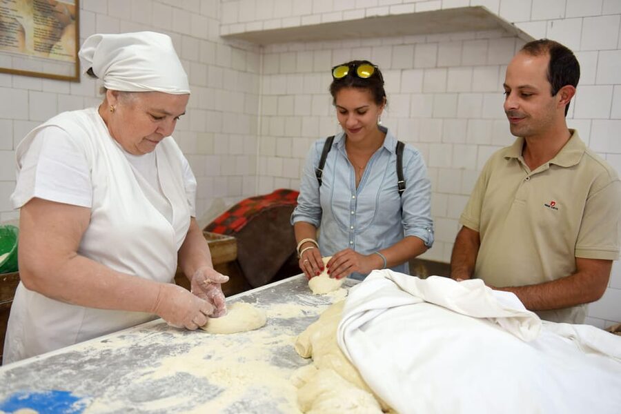 Porto: Douro Valley Day Trip with Lunch and Favaios Village - Favaios and the UNESCO Bread and Wine Museum, then a hands-on bread workshop