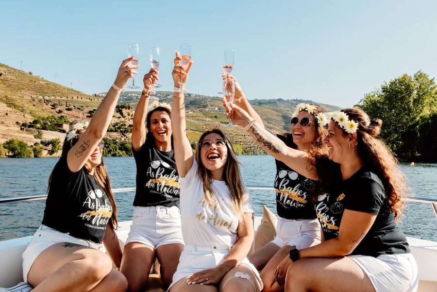 Porto: Douro Valley Full-Day Boat, Train, and Lunch Tour - Train ride nostalgia through the valley