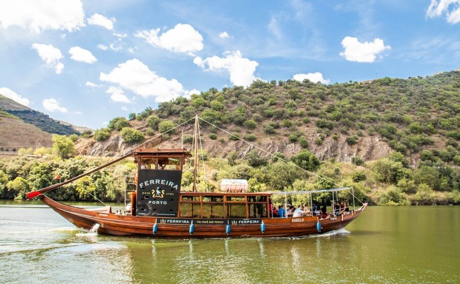 Porto: Douro Valley History & Wine Tour with Cruise & Lunch - The Pinhão Rabelo cruise: seeing the terraces from the water