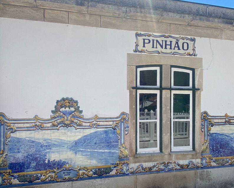 Porto: Douro Valley Private Tour 2 Vineyards & River Cruise - São Cristovão do Douro: photo stop time without losing the rhythm