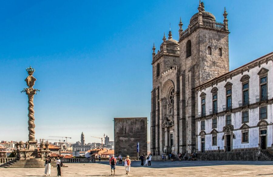 Porto: Guided Tour by Tuk-Tuk & Optional Douro River Cruise - Aliados Avenue and Lello Bookshop, the Porto you feel day to day