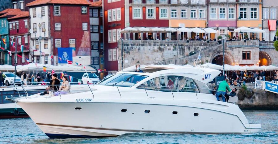 Porto: Passeio em iate privado no Douro com welcome drink - Key points