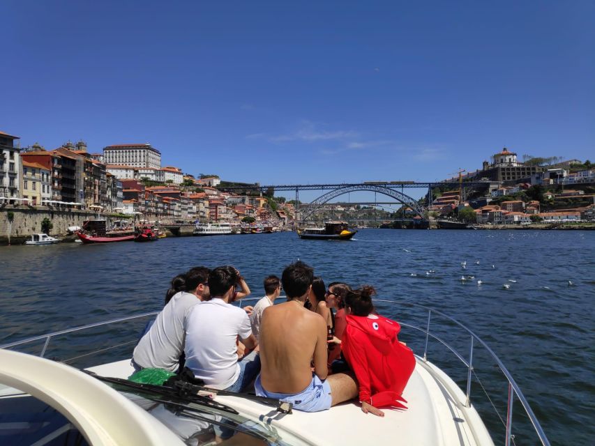 Porto: Passeio em iate privado no Douro com welcome drink - Private yacht on the Douro, starting at Marina do Freixo