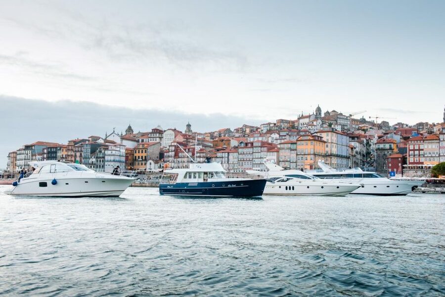 Porto: Passeio em iate privado no Douro com welcome drink - Arrábida Bridge and the return to Freixo