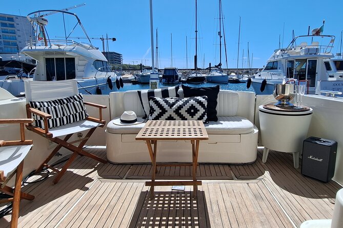 PORTO : Premium Yacht Tour – 6 Bridges & Douro Estuary Reserve - From Marina da Afurada to the First Big Views