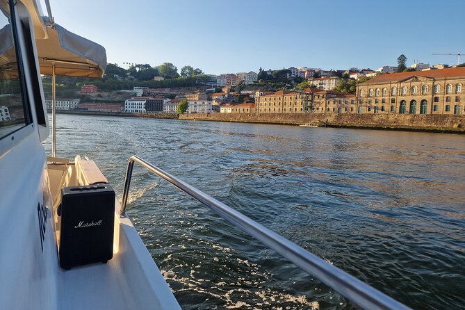Porto: Private 6 bridges tour, Douro river with sunset option - Crossing the Arrábida bridge: the concrete arch that made headlines