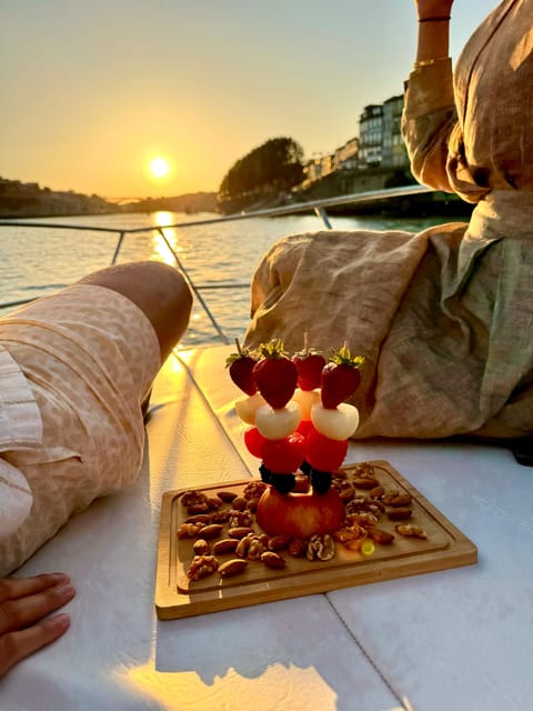 Porto: Private Douro River Bridges Cruise with Food & Wine - Possible drawbacks and how to plan around them