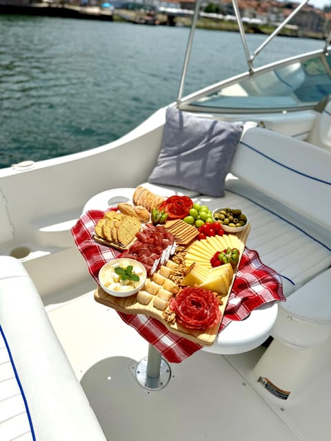 Porto: Private Douro River Bridges Cruise with Food & Wine - Who this cruise is best for
