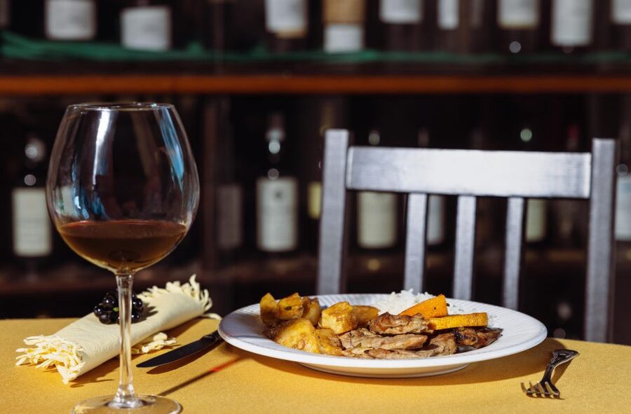 Porto: Private Douro Valley 4x4 Tour with Lunch - Pickup options and the rhythm of a 7-hour itinerary