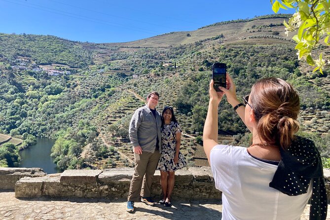 Porto: Private Douro Valley All Inclusive: Tastings, Lunch & Boat - Stop at Peso da Régua: A 20-Minute Coffee Reset