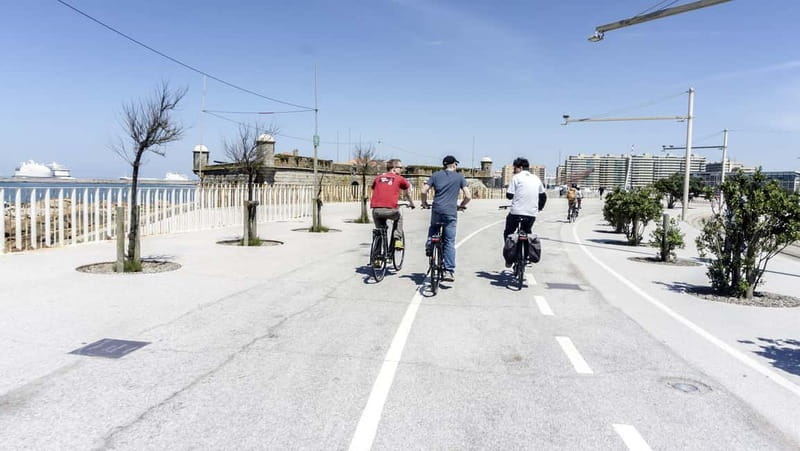 Porto Private E-Bike Tour: Douro River, Parks & Beaches - Getting started at BICLAS & TRICLAS, with the Mira mural as your anchor