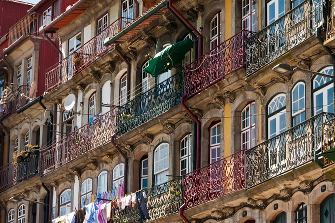 Porto Private Tour from Lisbon with Douro Cruise and Wine Tasting - São Bento Railway Station Tiles: The Most Memorable Indoor Stop