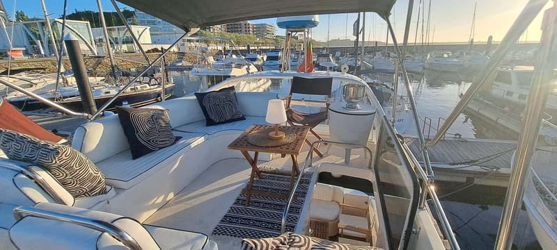 Porto: Private Yacht Tour on Douro River - up to 12 people - The calm cruise style, photo breaks, and turning toward the Douro Estuary