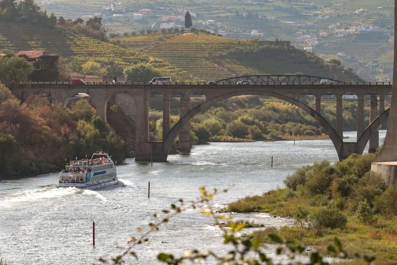 Porto/Regua/Porto (and reverse): Douro River Cruise + Lunch - Boarding the boat mid-morning and heading downstream