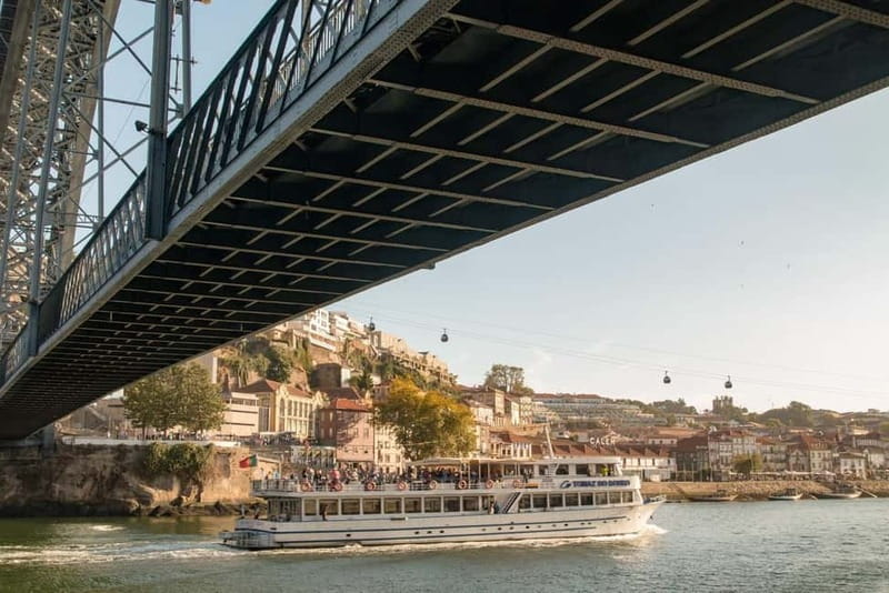 Porto/Regua/Porto (and reverse): Douro River Cruise + Lunch - Crestuma-Lever dam passage: the “how it works” moment