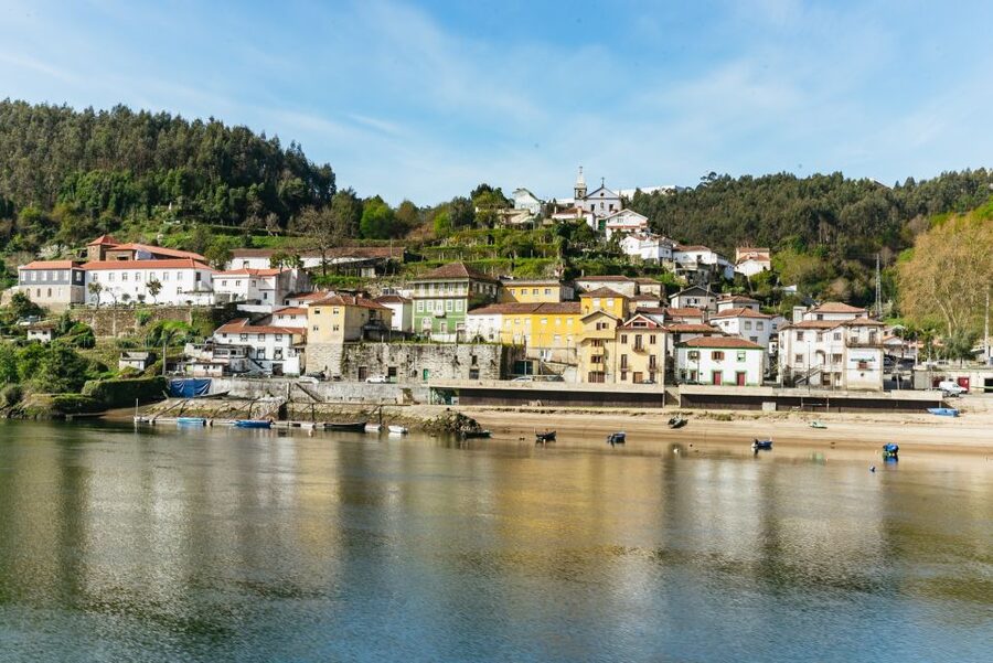 Porto - Régua - Porto Upstream Douro Cruise & Tour - On-Board Lunch: More Than a Sandwich, With Drinks Included