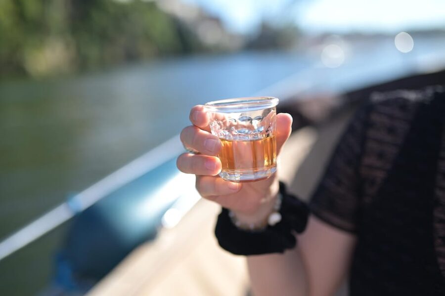 Porto: Six Bridges Douro River Cruise with Drinks - Comfort on a teak-deck boat, plus photo help