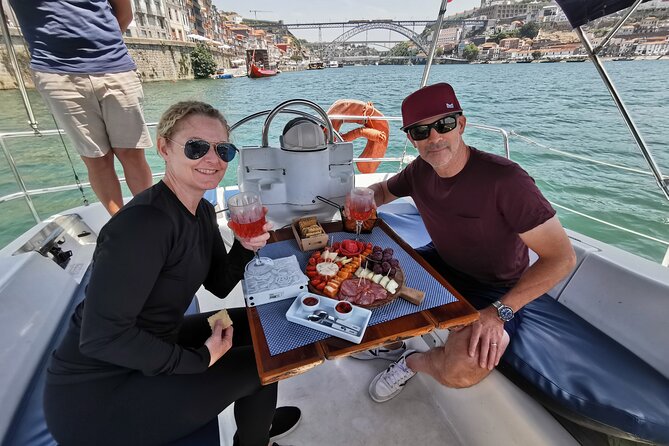 Porto: Wine and cheese tasting on a sailboat on the Douro River - Comfort on a sailboat, including wind and rain realities