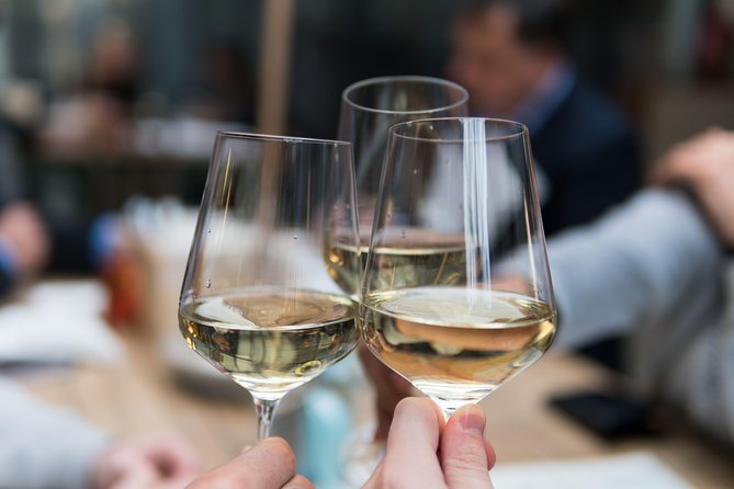 Premium Private Douro & Vinho Verde Tour: Wine Tastings & Lunch - Private tour value: why your guide can change your whole day