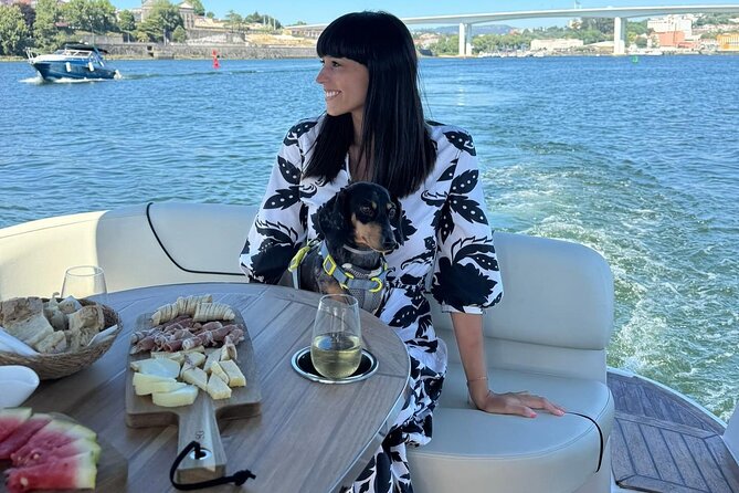 Private Douro navigation with local flavors - Two Hours on the Douro: Porto and Vila Nova de Gaia Views
