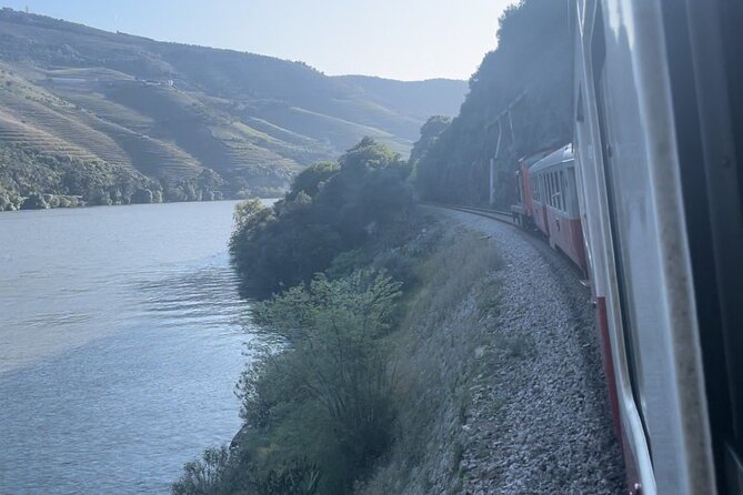 Private Douro Tour with Lunch Wine Tasting Boat and Train Cruise - Quinta do Jalloto: The Wine Tasting Portion That Feels Like a Lesson