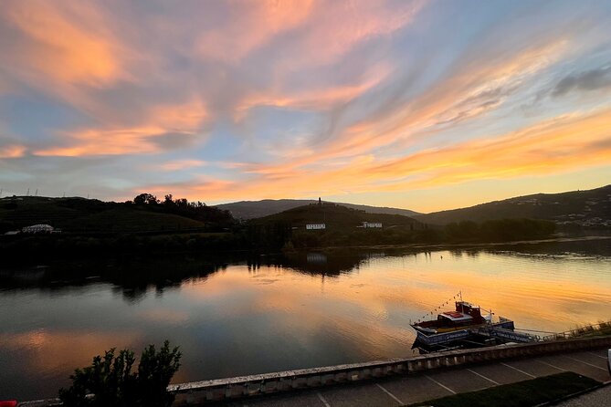 Private Douro Tour with Lunch Wine Tasting Boat and Train Cruise - Peso da Régua: A Short Reset Before You Head Back to Porto