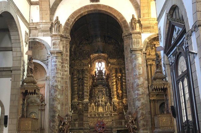 Private Douro Valley Tour Includes Wine Tasting and Boat Tour - Pinhão Train Station Tiles, Lunch, and the 60-Minute Cruise