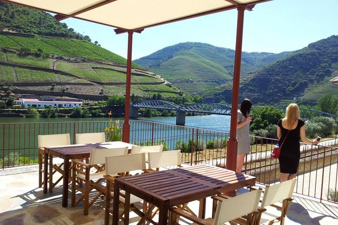 Private Douro Valley Wine Tour: 2 Wine Estates, Lunch and Cruise - Porto Pickup to Douro Roads, What the Morning Feels Like