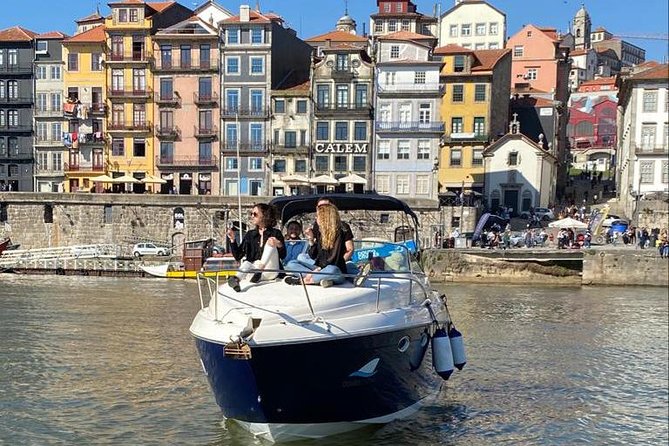 Private tasting in the Douro (1 to 7 people) on a yacht for yourself - Cabedelo Natural Reserve, Old Foz, and Barra do Douro Lighthouse