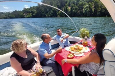 Private Tour in Douro, with tasting,on a Yacht for up to 5 People