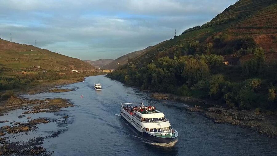 Régua to Pinhão - Douro vineyards and Port wine story from the deck