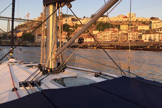 The Best Douro Boat Tour - The welcome drink and snacks: the onboard comfort factor