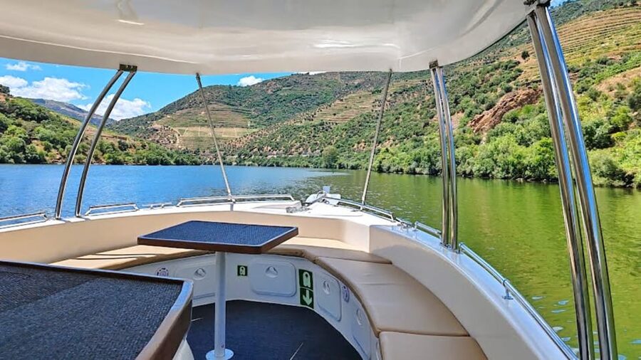 TUA, Ansiães: Boat Trip (Tua - Pinhão) + Lunch (Calça Curta) - Tua and Douro Valley Landscapes, Explained Instead of Just Shown