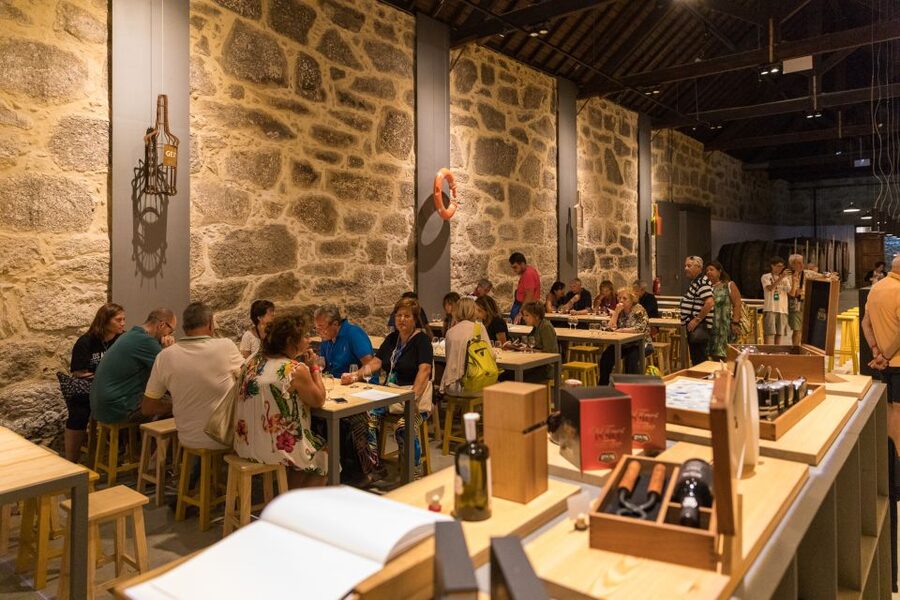 Vila Nova de Gaia: Winery Tour with 2 DOC Douro & 1 Port - Port wine styles: White/Ruby or Reserve Tawny